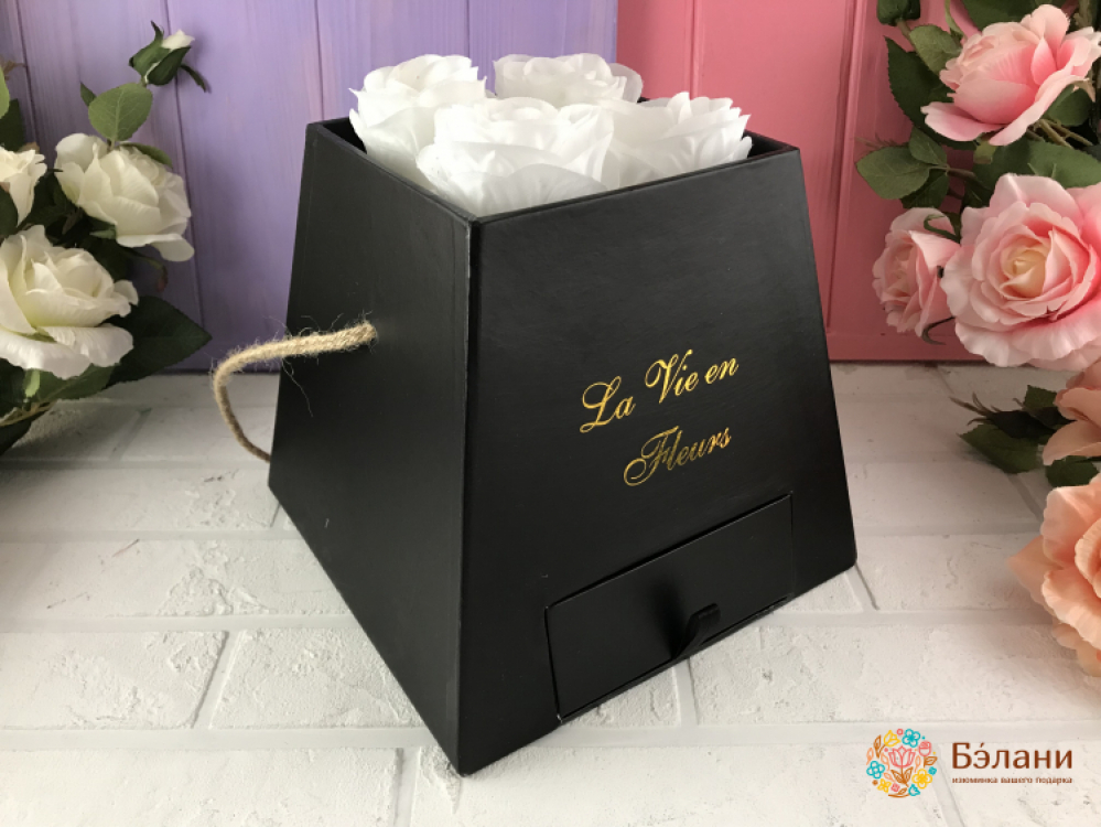 Cutie Cu Flori Cu Sertar