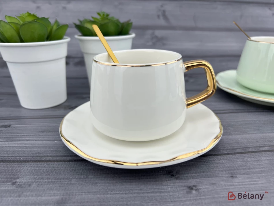 Pahar Si Farfurie Din Ceramica "gold Edge" Alb