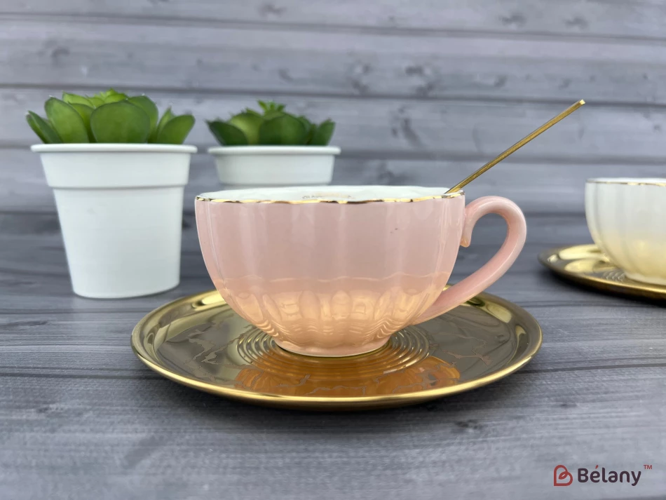 Ceașcă Și Farfurie Din Ceramică „Honnestly” Roz