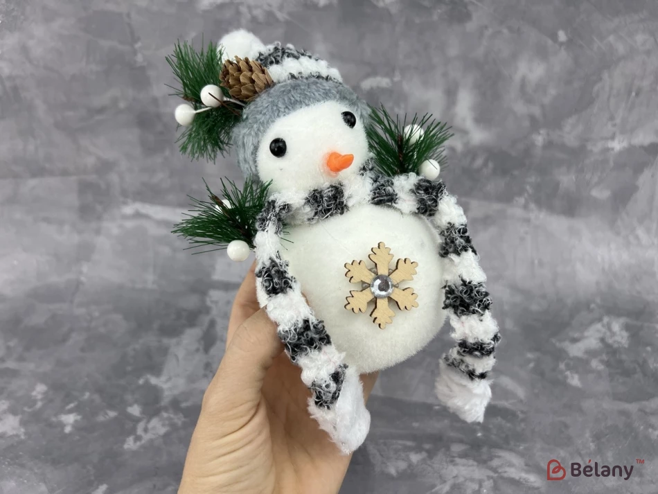 Om De Zăpadă Într-O Eșarfă | 2