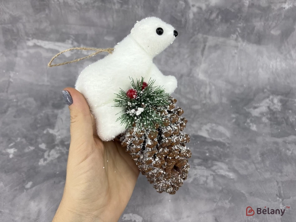 Ursul Atarnat Pe Un Con De Pin "pe Un Con" | 2