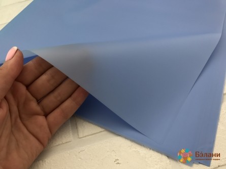 Urmărirea Hârtiei „Matte Leaf” Pe Cerul Întunecat