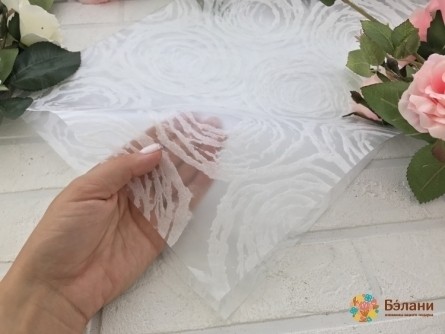 Urmărește „Trandafiri Preferate” Alb