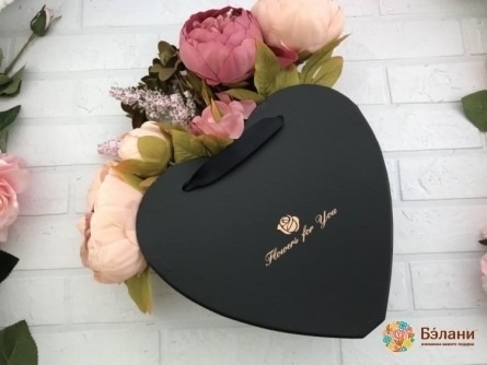 Cutie Cu Flori „Inimă Geantă” Neagră