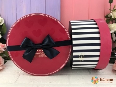 Cutii Rotunde Cu Inimi Negre