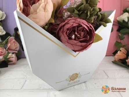 Cutie De Flori Albă „Jumătate De Lună”