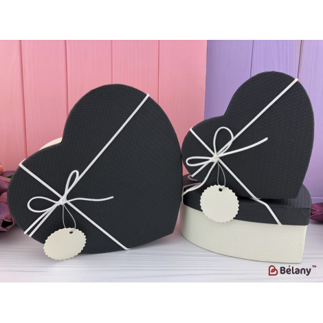 Cutie Alb-Negru În Formă De Inimă