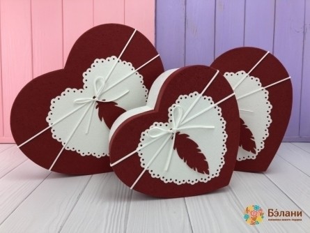 Cutie Roșie În Formă De Inimă "pene"