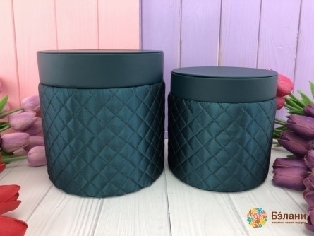 Cutie Rotundă De Smarald Din Satin