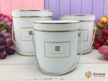 Cutie Cu Flori Stricte Alb