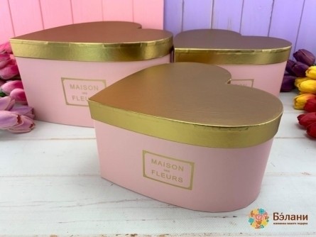 Cutie Aurie În Formă De Inimă Roz