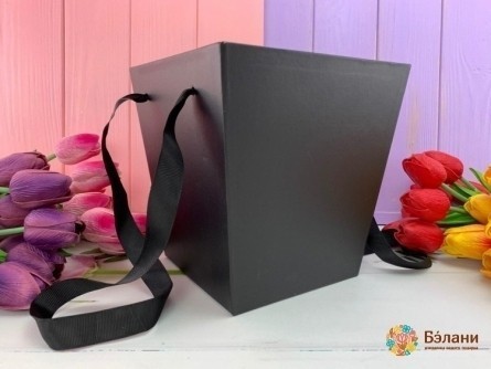 Cutie De Flori Din Trapez Negru