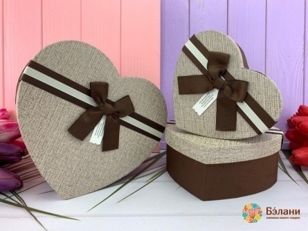 Cutie Frumoasă În Formă De Inimă Cu Ciocolată