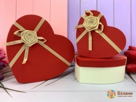 Cutie Roșie În Formă De Inimă