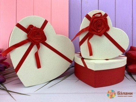 Cutie În Formă De Inimă „Arc Trandafir” Alb