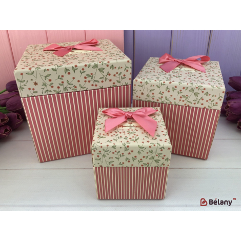 Квадратная подарочная коробка "Flowery" бежевая