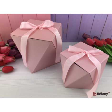 Коробка для цветов "Ferrero" розовая