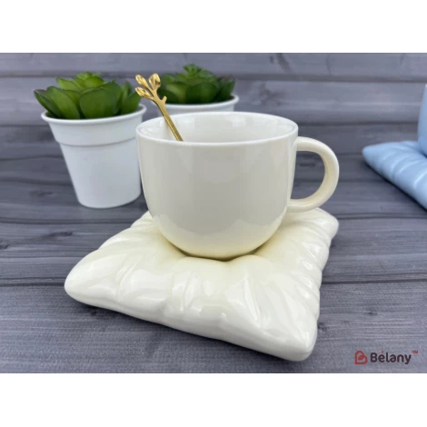 Cană Și Farfurie Din Ceramică Cu Lapte „Cășcă Pe Pernă”.