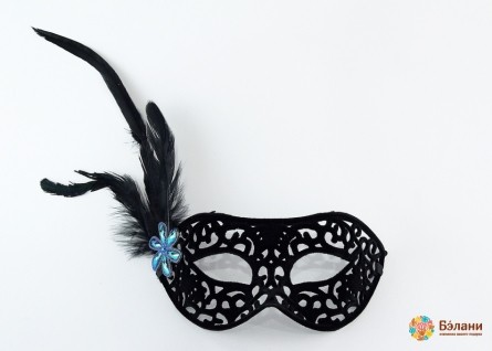 Mască Ajurata Din Catifea Cu Pene