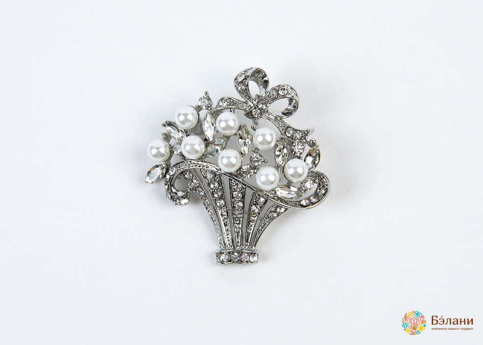 Broșă „Coș Cu Perle”