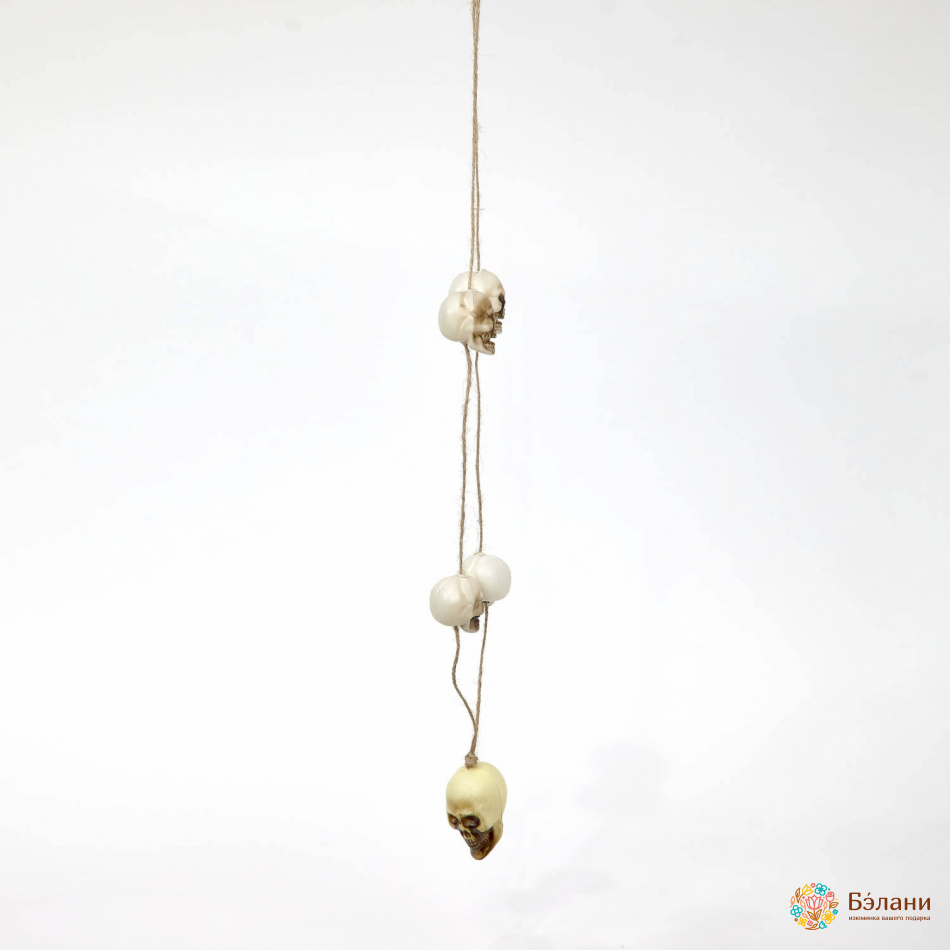 Decor Suspendat Cu Cranii