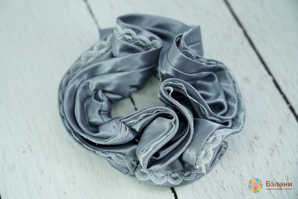 Elastic Volumetric Din Satin Cu Dantelă | 2